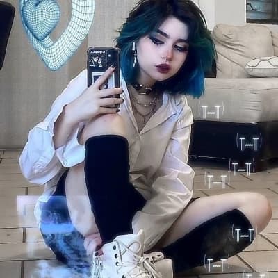 Violet  thumbnail