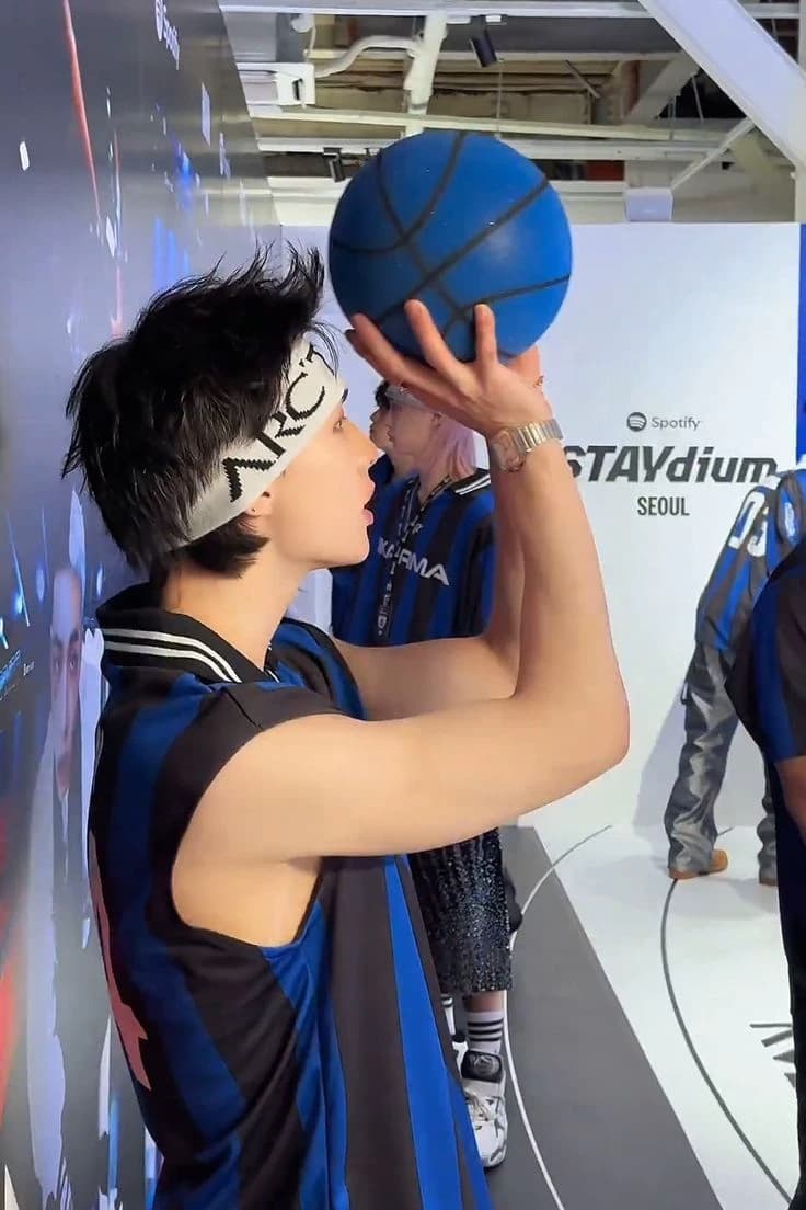 Hwang hyunjin thumbnail