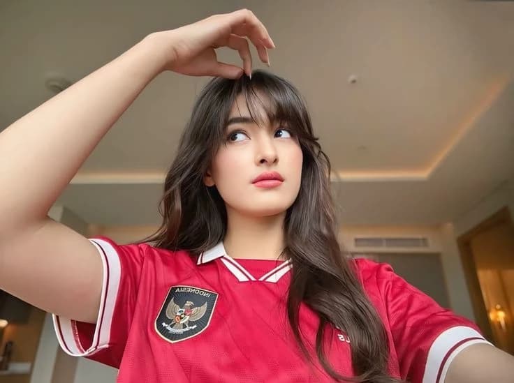 Mawar Eva De Jong thumbnail