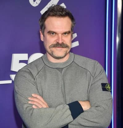 David Harbour thumbnail