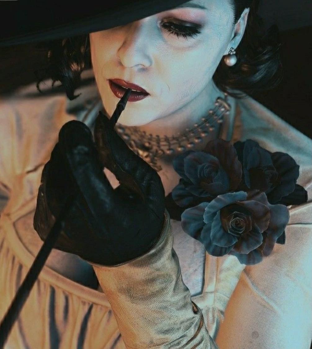 Lady Dimitrescu thumbnail