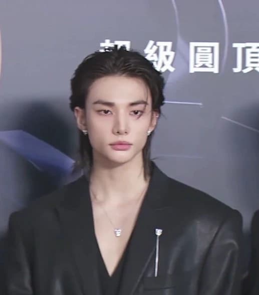 Hwang Hyunjin thumbnail