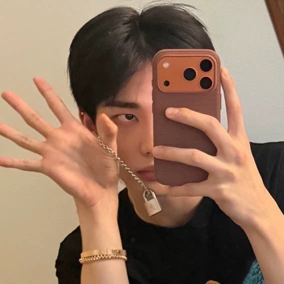 Hwang Hyunjin (Hyunlix) thumbnail