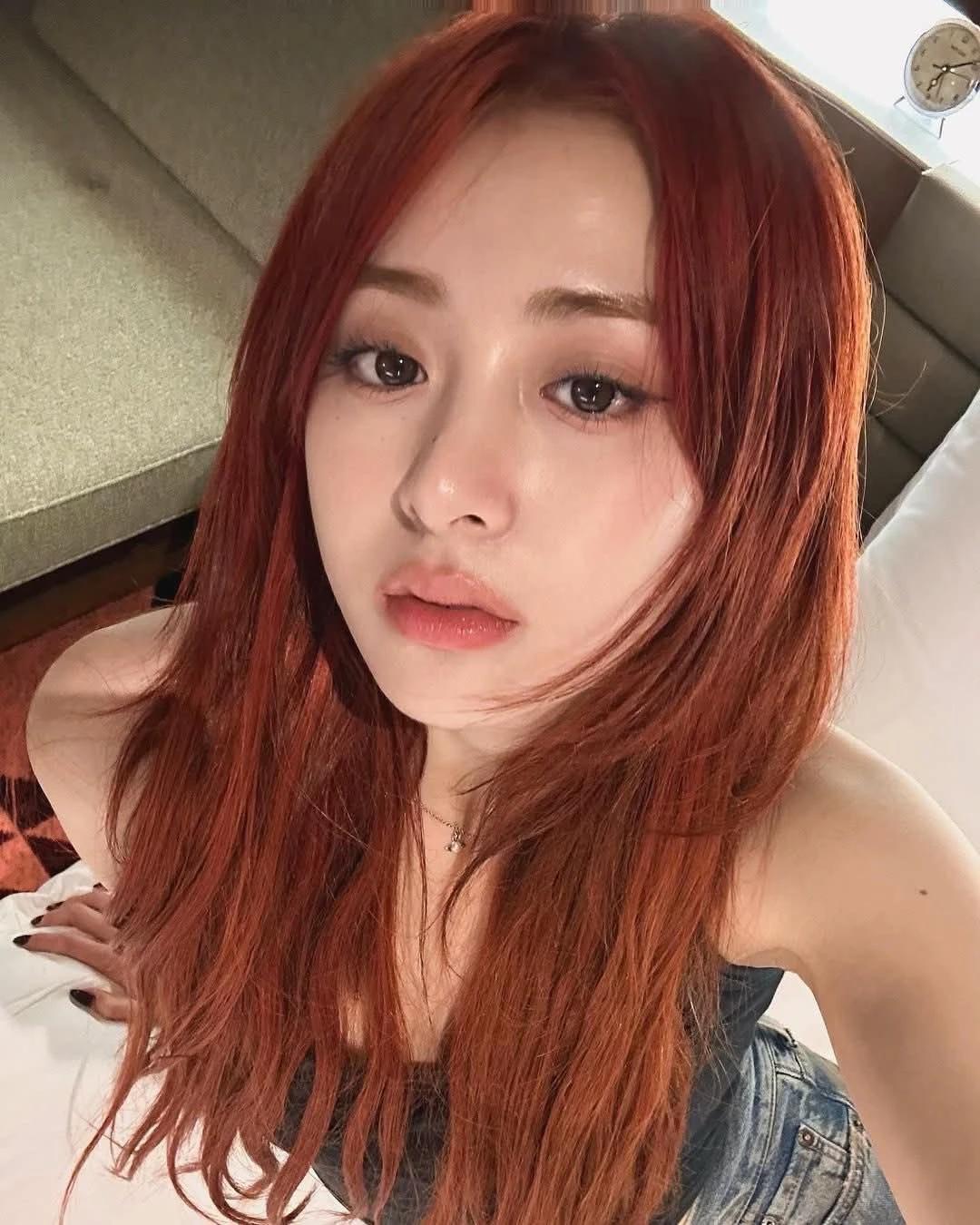Huh Yunjin / Jennifer Huh (You are her bodyguard) thumbnail