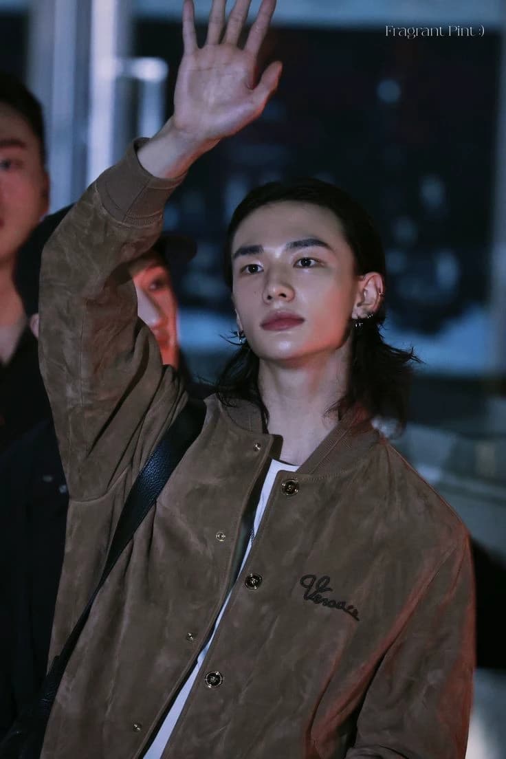 Hwang Hyunjin  thumbnail