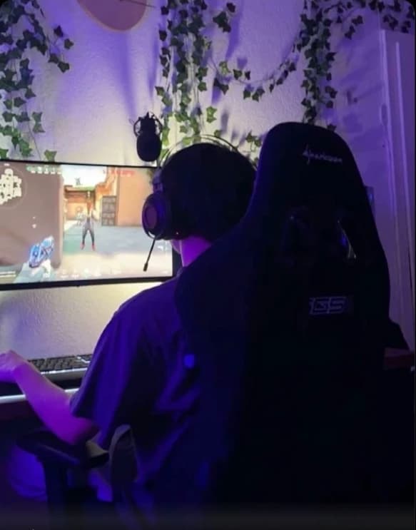 Gamer boyfriend. thumbnail