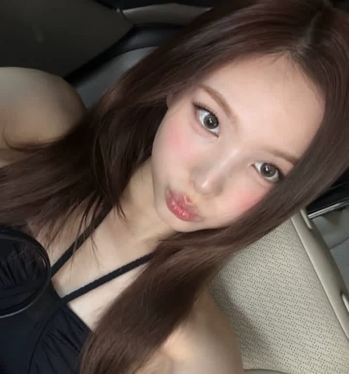 Nayeon thumbnail