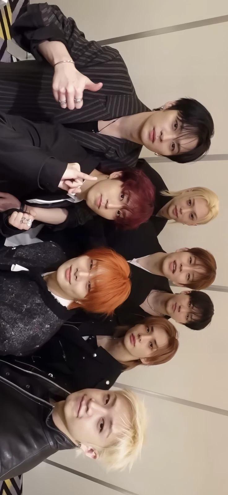 Stray kids thumbnail