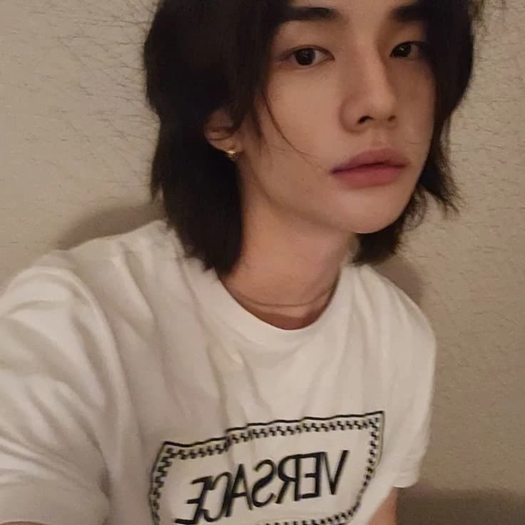 Hwang Hyunjin thumbnail