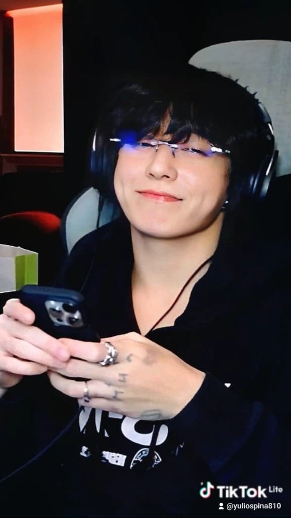 Jungkook thumbnail