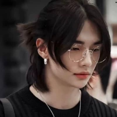 Hwang Hyunjin thumbnail