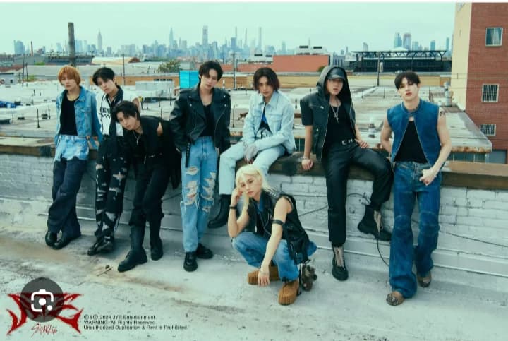 Stray kids mafiosos thumbnail