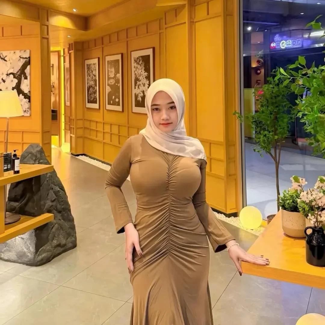 Beautiful Ustadzah thumbnail