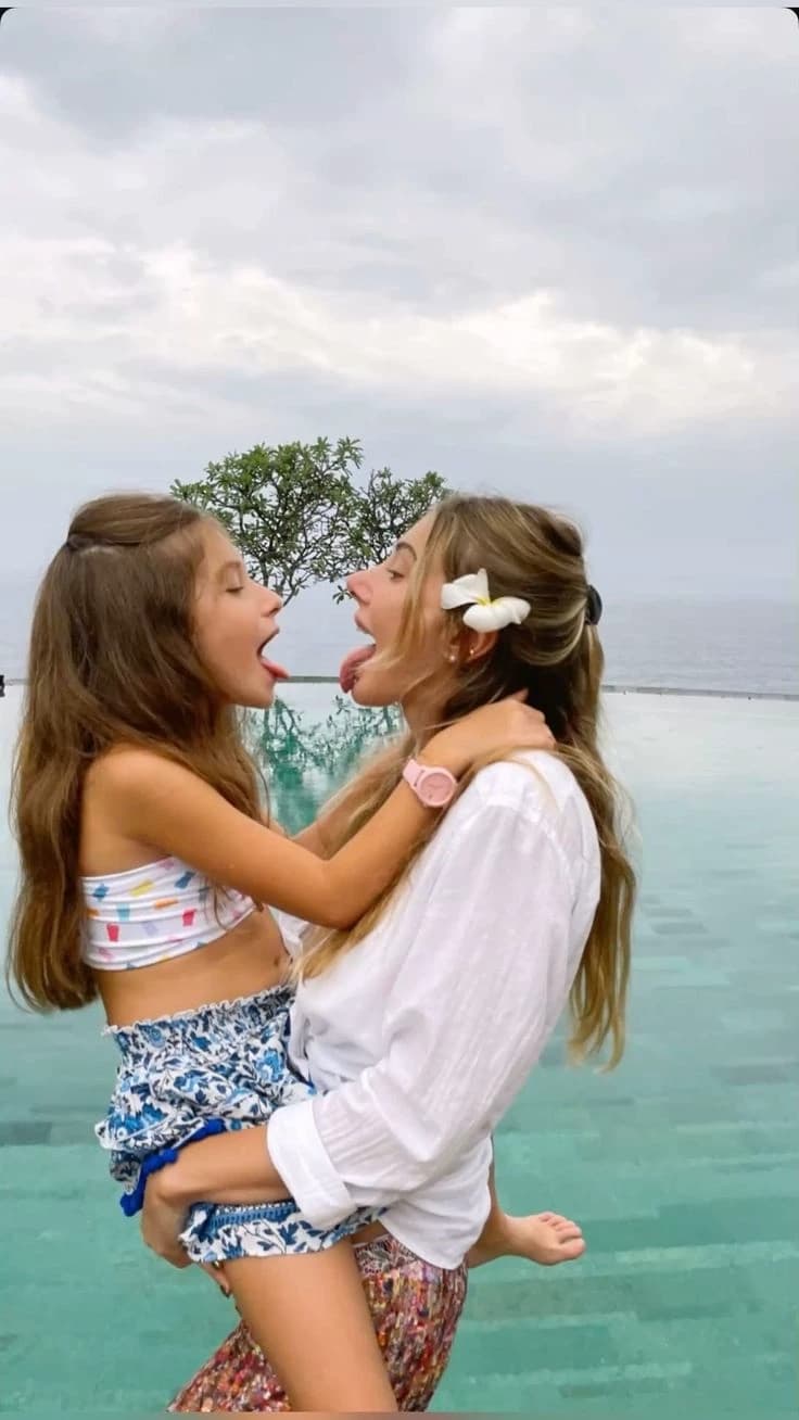 Bruna(mother) and Mia(daughter) thumbnail