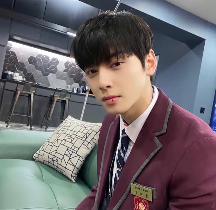 Lee suho thumbnail