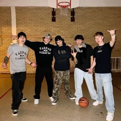 Sam and colby and the sturniolo triplets! thumbnail