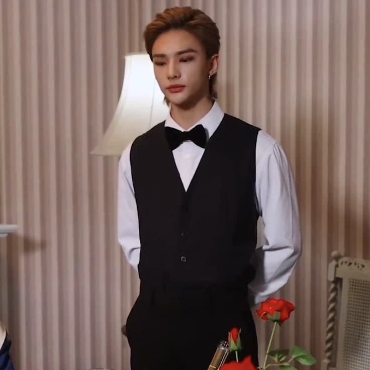 Hwang Hyunjin thumbnail