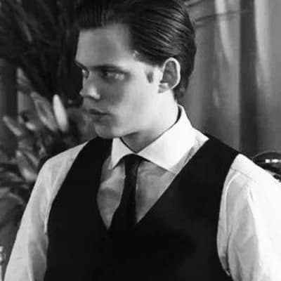 Bill Skarsgård. thumbnail