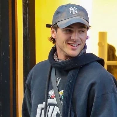 Jacob Elordi as Elvis Presley thumbnail