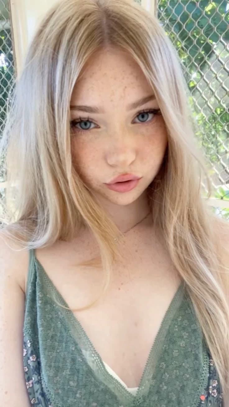 Lily thumbnail
