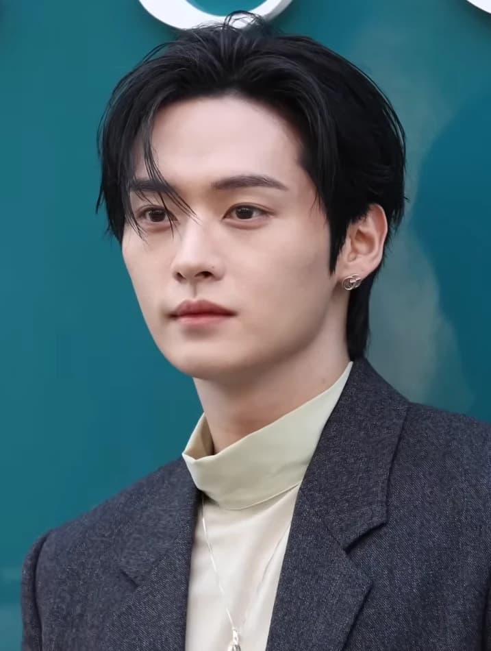 Lee know thumbnail