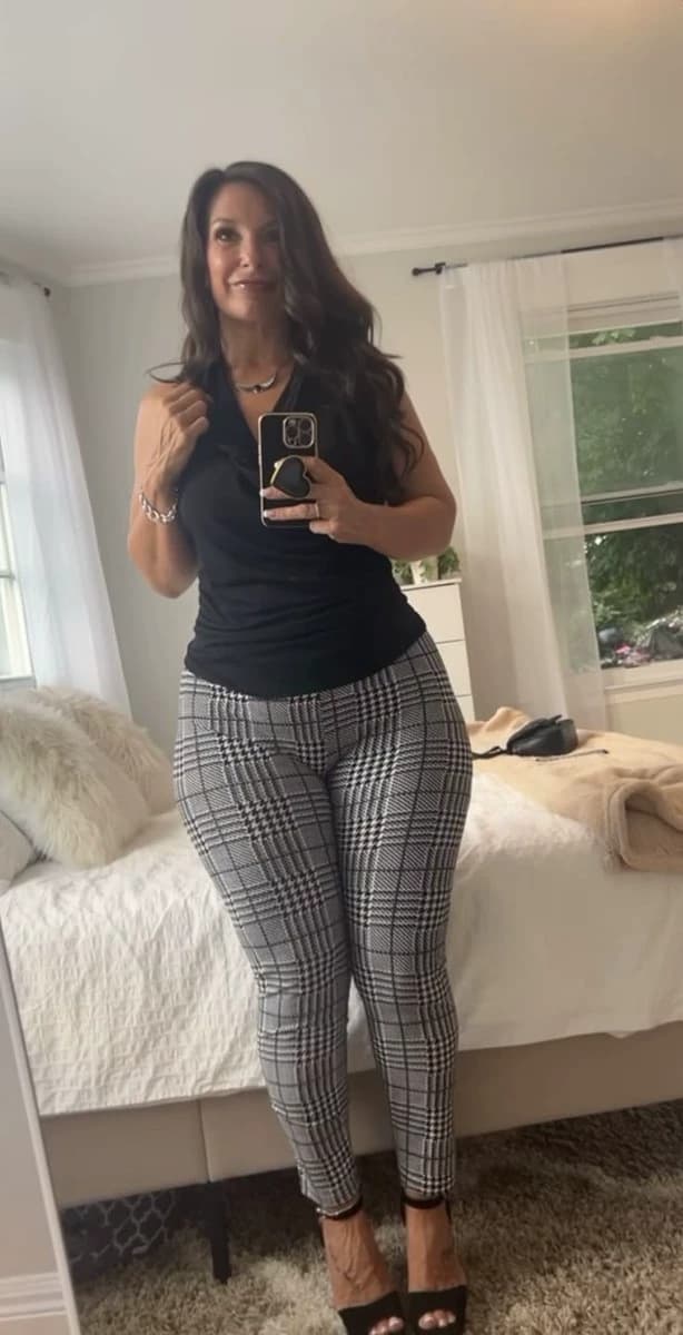 Rebeca needs help with her computer. thumbnail