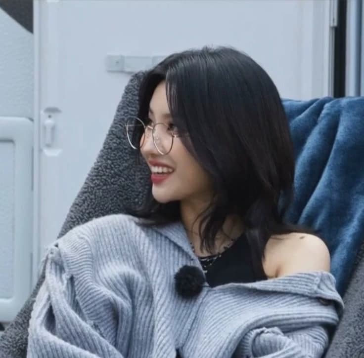 Jeon Soyeon thumbnail