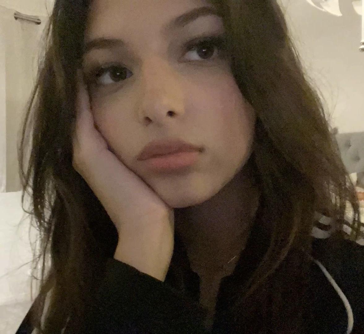 Mila, roommate  thumbnail