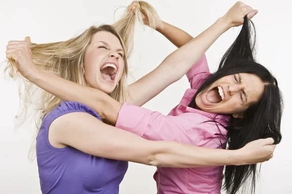 Clara and Letícia thumbnail