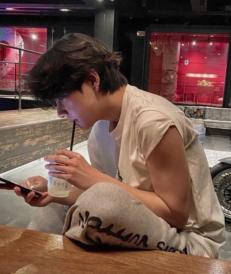 Kim Taehyung  thumbnail