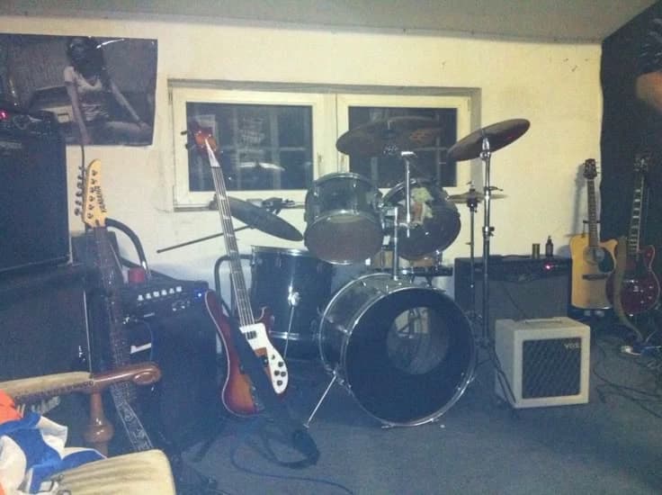 Create and lead your own rock band thumbnail