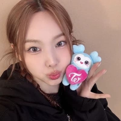 Nayeon thumbnail