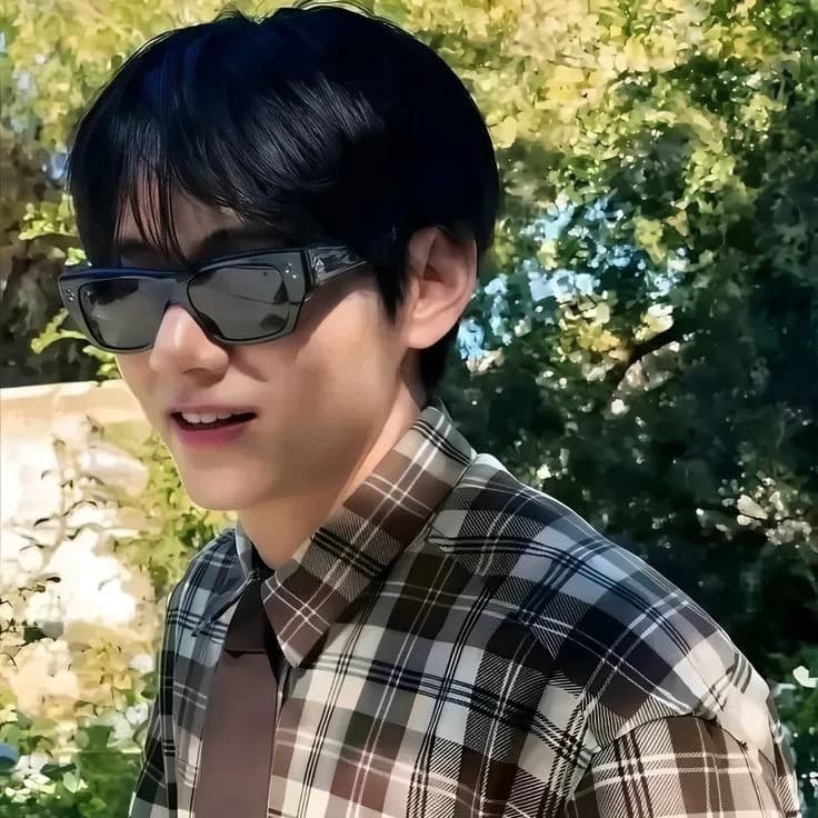 Kim Taehyung thumbnail