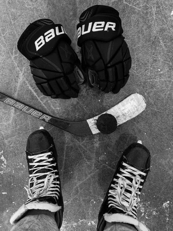 Luke Keller- defensor do time de Hockey thumbnail