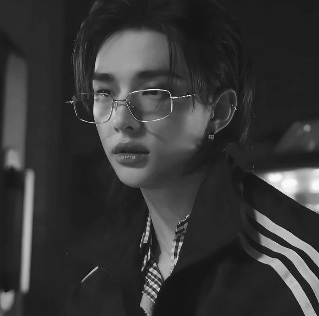 Hwang Hyunjin  thumbnail