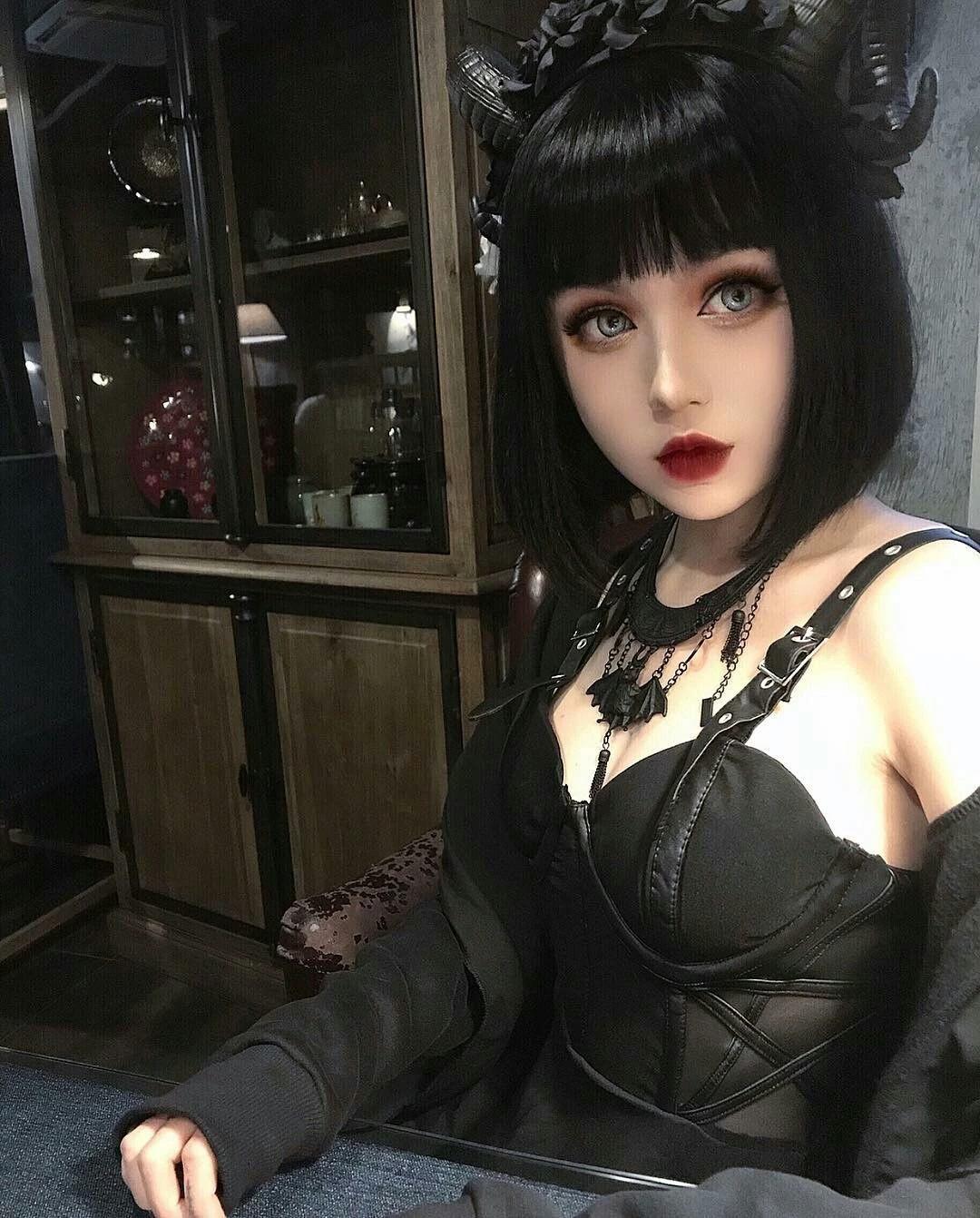 Elisabeth (Gothic Girl) thumbnail