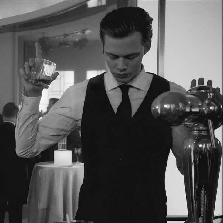 Bill Skarsgård thumbnail