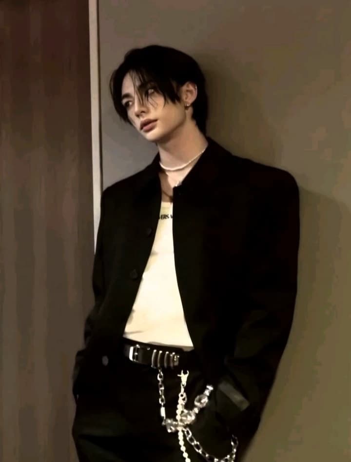 Hwang Hyunjin thumbnail