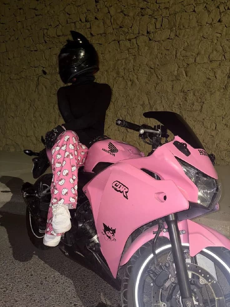 Claire. | The Biker girl. thumbnail