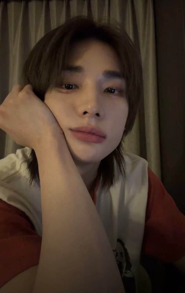 Hwang Hyunjin thumbnail