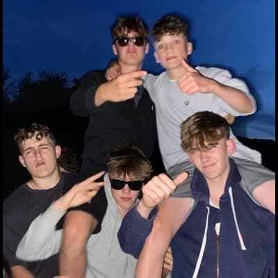 Boy best friends. thumbnail