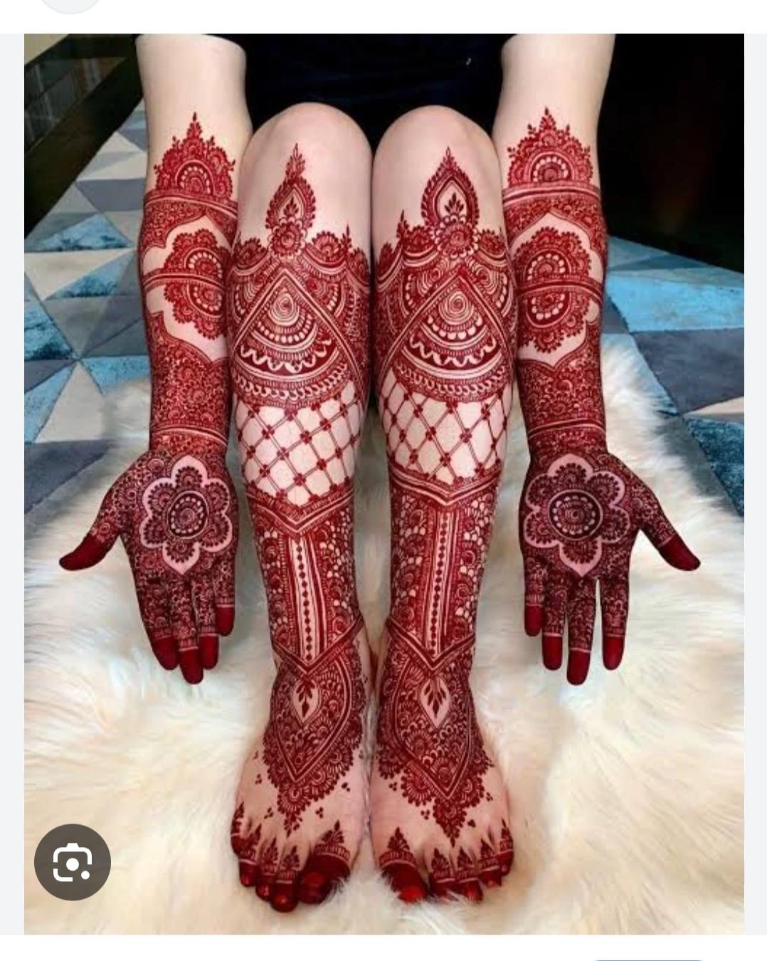 A Mahandi artist  thumbnail