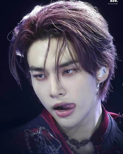 Hwang Hyunjin thumbnail