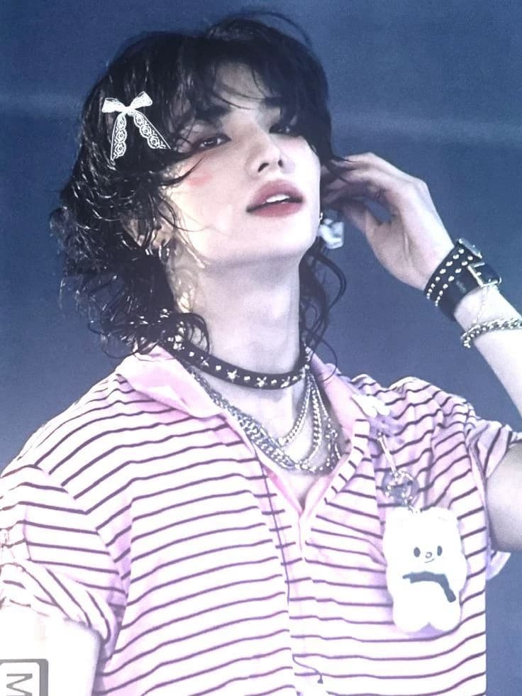 Hwang Hyunjin thumbnail
