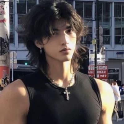 Noah black thumbnail