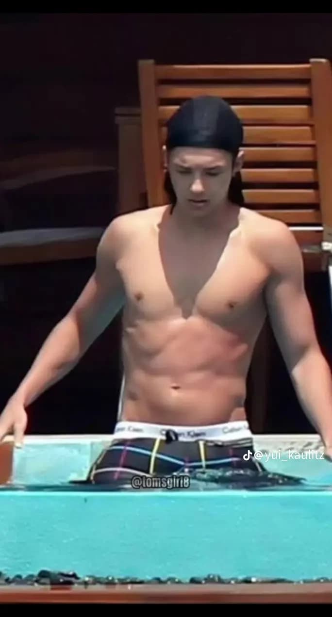 Tom Kaulitz thumbnail
