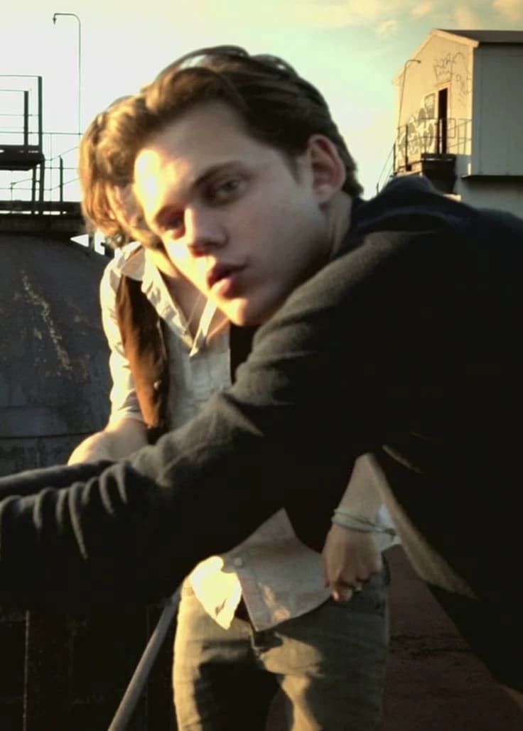 Bill Skarsgard thumbnail