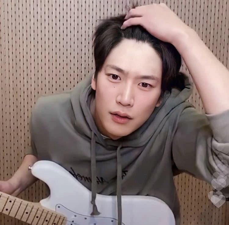 Na in woo guitarist and actor thumbnail