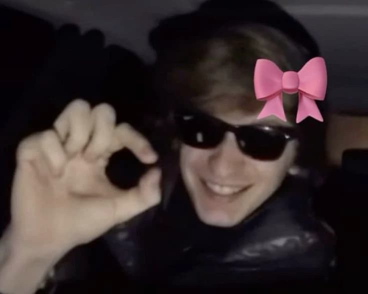𝘊𝘩𝘦𝘴𝘵𝘦𝘳 🎸༆ೄྀ thumbnail