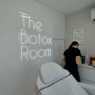 Dr. Vivian Dubois thumbnail